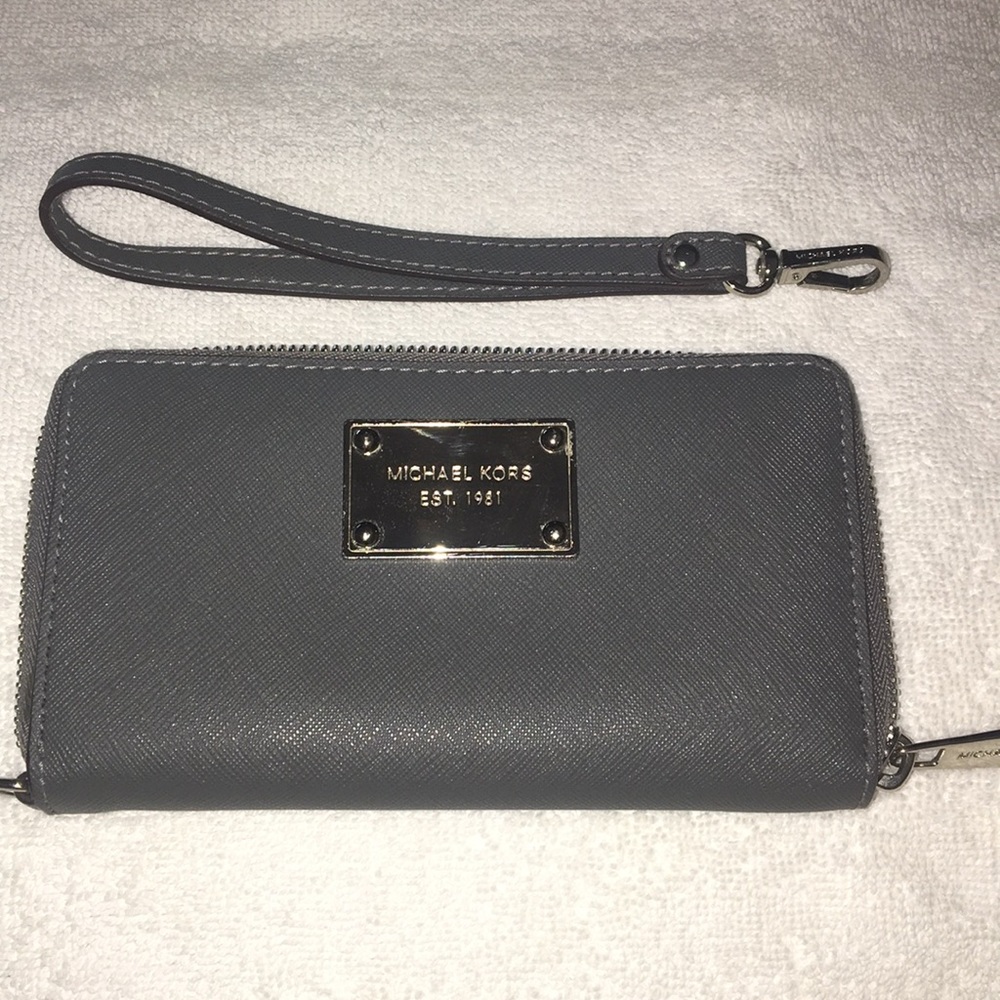 MICHAEL KORS ZIP Around Phone Wallet